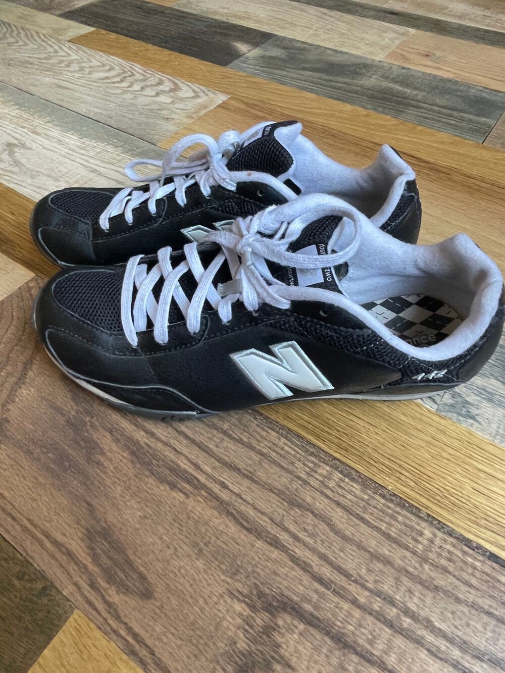 New Balance 442 Womens 8.5 B Black White CW442BS Y2K Retro Sneakers